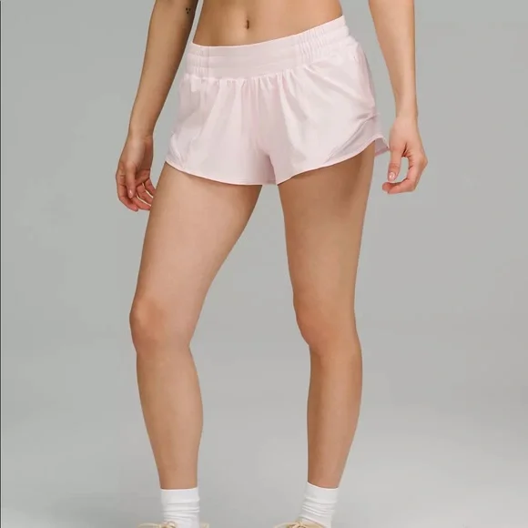 Lululemon Hotty Hot Low-Rise Lined Short 2.5” - Picture 3 of 6